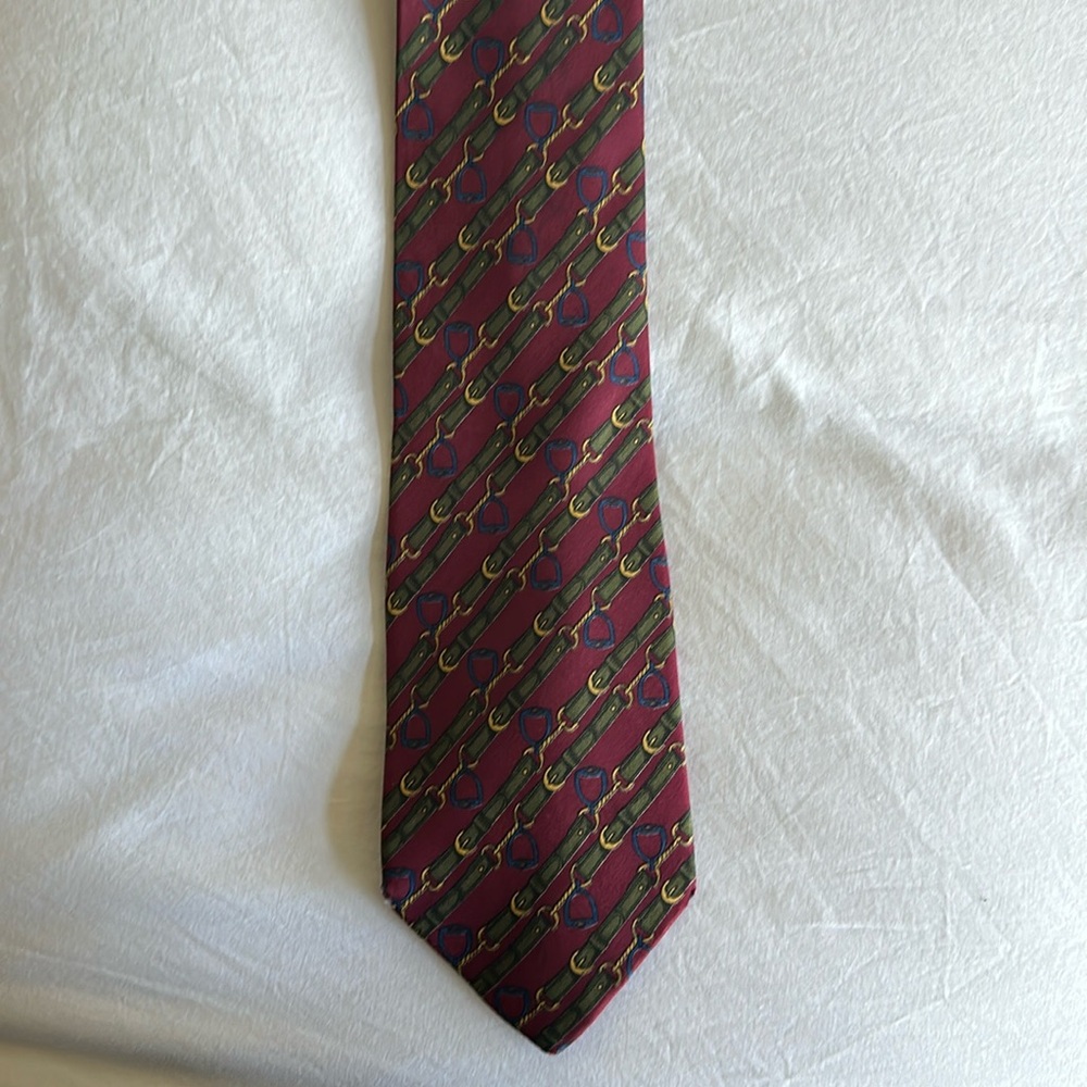 Giorgio Armani maroon pattern neck tie